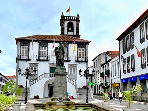 Açores: Exploring Ponta Delgada: A Traveler’s Guide to São Miguel